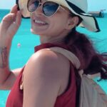 Aashka Goradia Instagram - Let your hearts be filled with joy! ❤️ One life, live with love. ❤️ . . . . . . . ❤️