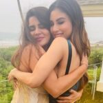 Aashka Goradia Instagram - wonderful time in the company of even more wonderful women…Celebrating Monobinaaaa @imouniroy Blessings and only blessings for this you Mo Mo ❤️ . . Stunning Ladies, @anusoru @nidhikurda @anishavarma @shivaani_malik_singh @roopalikadyan ❤️ @rohiniyer thank you for organising this and bringing us together ❤️ . . . Special thanks to @w_goa @spicetraders_w @sylviagoa @rockpoolgoa @woobar_wgoa @awayspagoa @tanveerkwatra @natsravi #WGoa #whotels #Wescapes #bonvoy #slyviagoa #rockpoolgoa