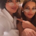Aashka Goradia Instagram - We together make the whole world feel dumb!😂 Thanks for always being there❤, By the way : " Be my cup, and I would be your cake " let's make this cupcake 🧁 worth it's taste for the rest of our lives. Delighted that I've got a friend like you 😘 #siblings #sisters #love #reels #reelkarofeelkaro #trending #viral #bestfriends #reelsindia #explore #exploremore #kanikamaheshwari