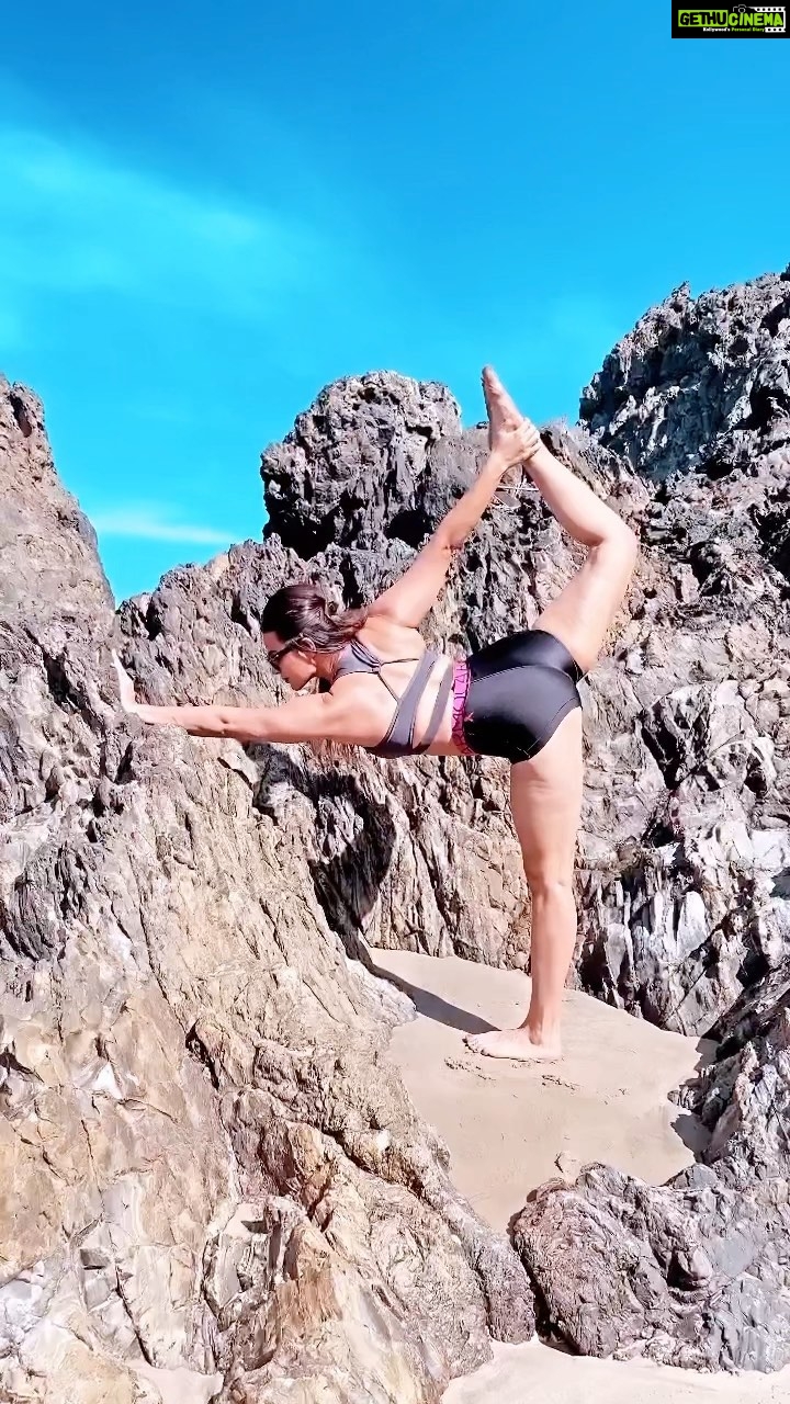 Aashka Goradia Instagram - Natarajasana ❤️ @peaceofblueyoga . . . . . #yoga #practice #yogaforlife #yogaeveryday #yogaeverywhere #yogalife Peace of Blue Yoga