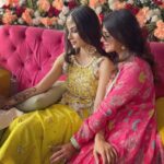 Aashka Goradia Instagram – सखी लगाए सगन की मेहँदी ❤️ 
प्रार्थना यही की तेरा जीवन सडेव सुख सम्पूर्ण ❤️ 
.
.
.
.
#mehendi Goa