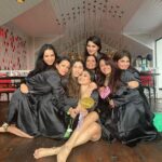 Aashka Goradia Instagram - wonderful time in the company of even more wonderful women…Celebrating Monobinaaaa @imouniroy Blessings and only blessings for this you Mo Mo ❤️ . . Stunning Ladies, @anusoru @nidhikurda @anishavarma @shivaani_malik_singh @roopalikadyan ❤️ @rohiniyer thank you for organising this and bringing us together ❤️ . . . Special thanks to @w_goa @spicetraders_w @sylviagoa @rockpoolgoa @woobar_wgoa @awayspagoa @tanveerkwatra @natsravi #WGoa #whotels #Wescapes #bonvoy #slyviagoa #rockpoolgoa
