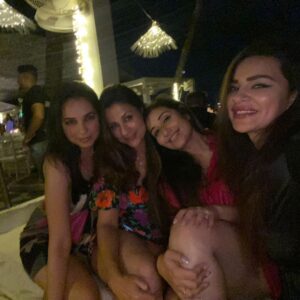Aashka Goradia Instagram - wonderful time in the company of even more wonderful women…Celebrating Monobinaaaa @imouniroy 
Blessings and only blessings for this you Mo Mo ❤️
.
.

Stunning Ladies, @anusoru @nidhikurda @anishavarma @shivaani_malik_singh @roopalikadyan ❤️
@rohiniyer thank you for organising this and bringing us together ❤️
.
.
.
Special thanks to @w_goa @spicetraders_w @sylviagoa @rockpoolgoa @woobar_wgoa @awayspagoa 
@tanveerkwatra @natsravi 

#WGoa #whotels #Wescapes #bonvoy #slyviagoa #rockpoolgoa