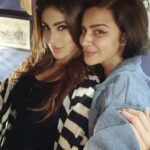 Aashka Goradia Instagram - Happy Happy Birthday Monobinaaaa!! Your special day’ @imouniroy तुम्हारा हर दिन सितारों सा चमके ❤️ तुम्हारी हर प्रार्थना स्वीकार हो ❤️ तुम्हारा जीवन प्रेम से भरपूर हो ❤️ तुम्हारी कहानी चाँद सी हो ❤️ ढेर सारा प्रेम सखी। जन्मदिन की बधाई ❤️ लव यू ❤️