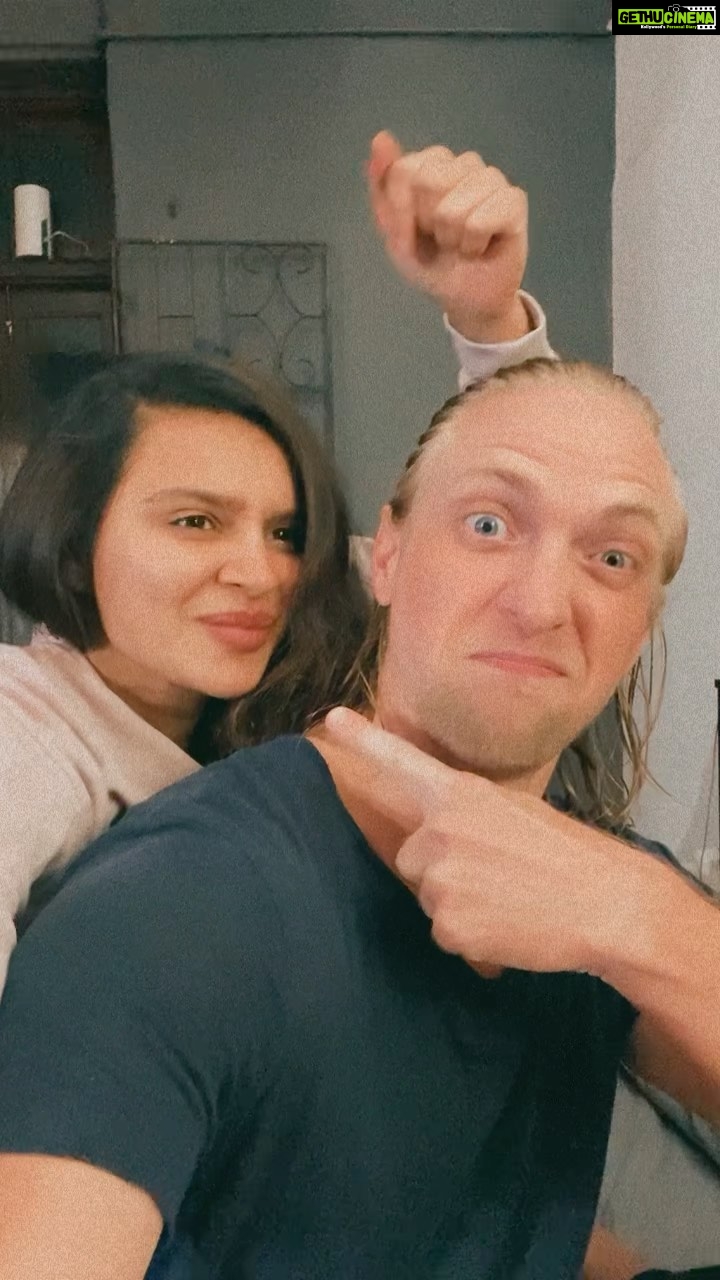 Aashka Goradia Instagram - Cause we just had to do this! @ibrentgoble 🤣 Ends with three in a row! . . . . . #couplevideos