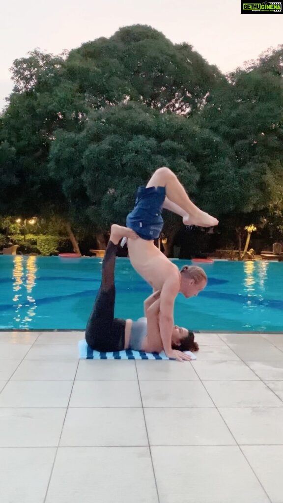 Aashka Goradia Instagram - I get to lift him too! 💥❤️ Fly baby Fly @ibrentgoble 😘 . . . . . . . #walkthrough #reels #trends