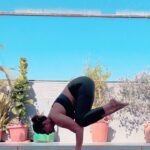 Aashka Goradia Instagram - Saari baatein sabse kehni zaroori nahi 🌿 We are very tuned into sharing with others how we feel, in my journey - I have realised that it is first important to heal, once you recognise why you are feeling the way you are - you can heal yourself in a way others cannot. Once you heal and share (not necessary to share) there is a unique growth in sharing stories that comes from self-healing. If you are feeling a lot - know I am understanding what you are going through - don’t fight your pain, don’t fight your feelings - they are the most important and heroic in how you grow. Hurt in your privacy Heal in your privacy and GLOW in public. Have a day full of feelings - I am in this with you. PS - Rekhaji ok Awaaz mein alag hi baat he - ❤️