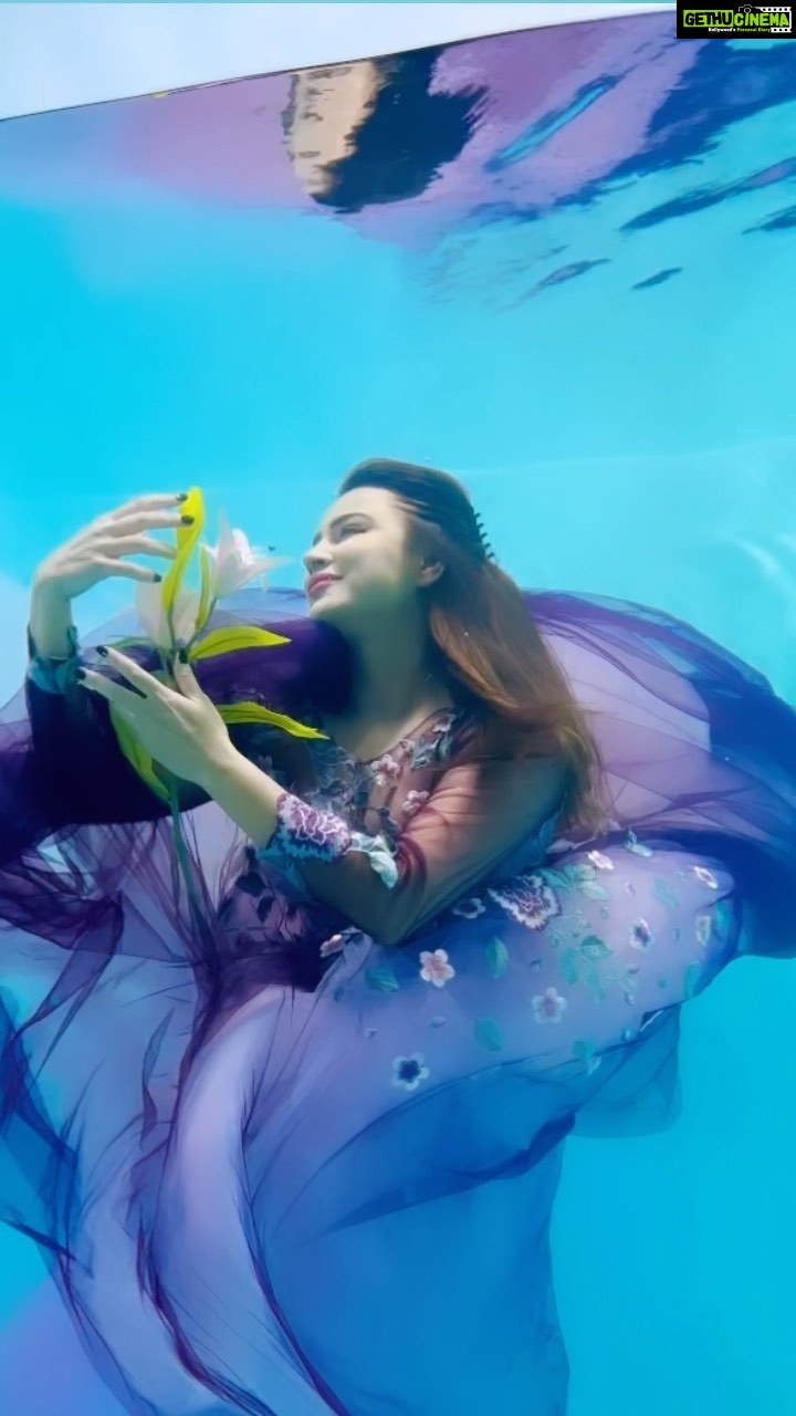 Aashka Goradia Instagram - A song - A story - A dance . . . . . . . . . . #underwater #underwaterphotography #underwatervideo