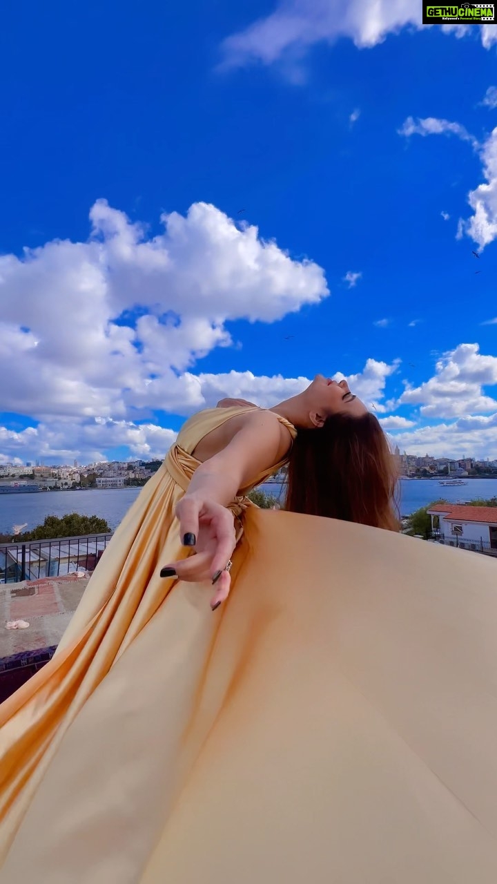 Aashka Goradia Instagram - Just a wonderful dream - I will sleep to see it again, wake up - smile about it and sleep again. Just a wonderful dream 💠. . . . . . . . #istanbul #türkiye #dream #shotoniphone #lovestory #yourname #myname #forever