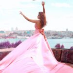 Aashka Goradia Instagram - Take me Back 💓 . . . . . . . . . #istanbul #türkiye #travelshoot #mood #flow