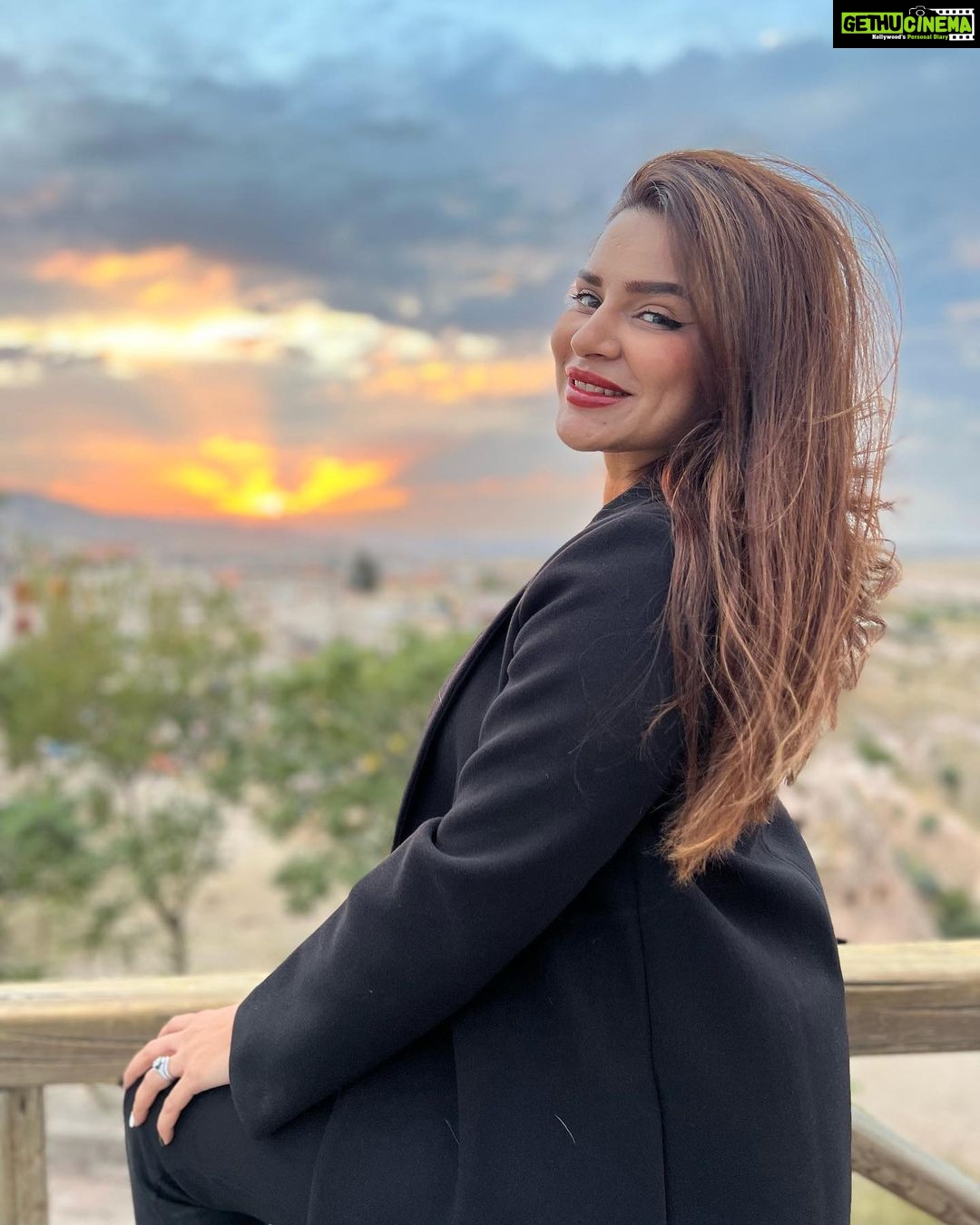 Aashka Goradia Instagram - Underneath an unfiltered sky - my unfiltered heart. There is a certain growth and understanding about life and the world when you travel and see the nature, other cultures and see the incredible life that walked the planet before you. The art will remind you that god is in the details. This trip to #Türkiye has been fulfilling in so many ways - certainly going back with more humility in my heart to carry. . . . . . . . . #istanbul #turkey #turkiye #sunset #goldenhour #cappadocia #travel #nature #art #onelove #humility