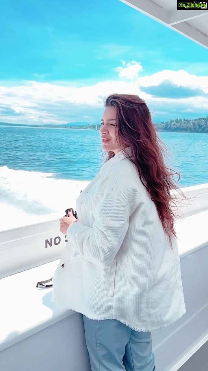 Aashka Goradia Instagram - Ocean and Sky - my 💙 - the only BLUE