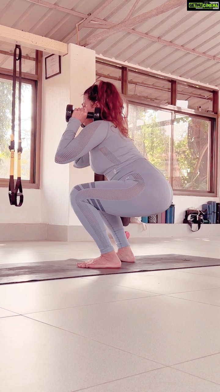 Aashka Goradia Instagram - Exercise keeps you going. Move as you wish but move. Movement is everything. . . . . . . . #workout #dumbbells #weighttraining #homegym #movement