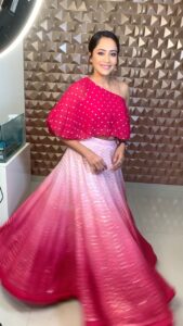 Aasiya Kazi Instagram - 💞

MUA:- @makeoversbyneeta 

#photoshoot #slowmotion #pink #indian #indianwear #lights #happy