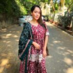 Aasiya Kazi Instagram - 💫✨ How beautiful is this outfit 🥰 Wearing:- @yuftaindia Thank you @zeba09 ❤️❤️