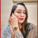 Aasiya Kazi Instagram - It’s my favourite time of the year ❤ Love all the festivities and dressing up!! Paired this festive look with my favourite watch from @danielwellington today🔥 Love how it effortlessly amps-up the look 😍 Shop now with up to 15% off and an additional 15 % off with my code AASIYA 🎁 Happy Shopping!! Brand Collab - @dharmishthadagia #diwali #danielwellington #ad