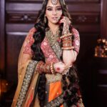Aasiya Kazi Instagram - ✨ Shoot for @exotic_oud_india @nuzhathashir Impeccable makeup by the celebrity makeup artist @glamup_by_farah @farahptl_11 . The Queen Hair Stylist @hairtrendzbysmita . Lovely costume by @shreedesignersaree . The beautiful jewellery by @tiptopindia . Amazing cinematography by @a.m.irfann . My support system❤️ @princess_simrah & @saniya_khan_quotes #exoticoudindia #gazdar #nuzhathashir #aasiyakazi