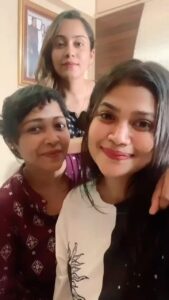 Aasiya Kazi Instagram - She forgets us 🤦🏼‍♀️😢😂👀
.
.
.
.
#reelsviral #reels #instareels #trendingreels #reelinstagram #instagramreels #cousinsquad #comedyvideos #instavideo #instagram #reelsviral #viralreels #comedyreels #viral #instamood #foryoupage