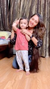 Aasiya Kazi Instagram - Here’s another version of Ayyyy Macerenaaa….
Isn’t she cute!? 
#cutebaby #cute #niece #love #baby #babygirl #macarena #dance #dancechallenge #longhair #reels #insta #instagram