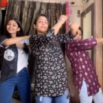 Aasiya Kazi Instagram - Ayyy Macarena 💃🏻 #macarena #dance #challenge #cousins #cousin #fun #funtimes #happiness #insta #instagram #instareels #reels #video #shotoniphone #longhair