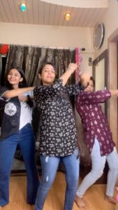 Aasiya Kazi Instagram - Ayyy Macarena 💃🏻
#macarena #dance #challenge #cousins #cousin #fun #funtimes #happiness #insta #instagram #instareels #reels #video #shotoniphone #longhair