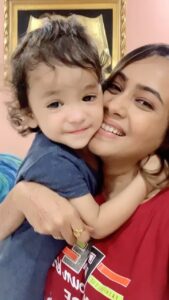 Aasiya Kazi Instagram - Meri Jaan ❤️
#niece #love #shotoniphone #trending #instagram