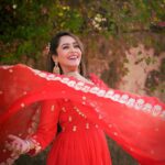 Aasiya Kazi Instagram - Wearing traditional clothes is a way of letting the world know who I am without having to say it ✨ Photographer:- @jaysingal_ Styled by:- @yashasvisingh19 Wearing:- @knittable_ Stylist Association:- @dharmishthadagia Hair:- @meenakshikolvankar Make up:- @suryakant_makeup_artist