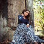Aasiya Kazi Instagram - ❄️ Photographer :- @jaysingal_ Make up :- @suryakant_makeup_artist Hair :- @meenakshikolvankar Outfit :- @aarti_mataney Styled by:- @yashasvisingh19 Earrings:- @thepurpletrunkstore Stylist Association:- @dharmishthadagia