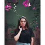 Aasiya Kazi Instagram - ‘’She’s mad but she’s magic There’s no lie in her fire. “ - Charles Bukowski Photographer:- @jaysingal_ Hair:- @meenakshikolvankar Make up:- @suryakant_makeup_artist Stylist Association :- @dharmishthadagia Styled by:- @yashasvisingh19 Wearing:- @westsidestores Footwear:- @bata.india Nails:- @thenailjunction