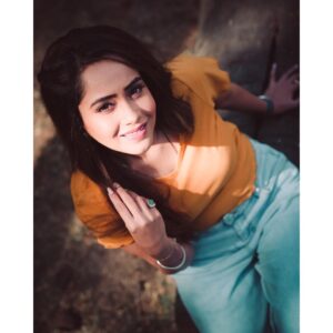Aasiya Kazi Instagram - 🌞 
Photographer:- @jaysingal_ 
Hair :- @meenakshikolvankar 
Make up :- @suryakant_makeup_artist 
Stylist Association :- @dharmishthadagia 
Styled by:- @yashasvisingh19 
Wearing:- @westsidestores 
Footwear:- @bata.india