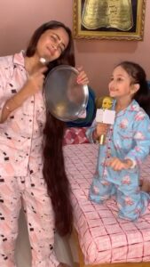 Aasiya Kazi Instagram - 🎙👻
#niece #niecelove❤️ #instagram #instareels #trending #trend