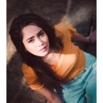 Aasiya Kazi Instagram - Keep your eyes lifted high upon the sun & you’ll see the best light in everyone 🌼 Photographer:- @jaysingal_ Hair :- @meenakshikolvankar Make up :- @suryakant_makeup_artist Stylist Association :- @dharmishthadagia Styled by:- @yashasvisingh19 Wearing:- @westsidestores Footwear:- @bata.india