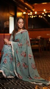 Aasiya Kazi Instagram - Have faith in yourself ♾ 

Clicked by:- @ashish_j_nakashe 
Pr:- @dharmishthadagia 
Make up:- @thombrekapil 
Hair:- @meenakshikolvankar 
Location:- @thetimesssquare 

#faith #selflove #self #love #reels #instagram