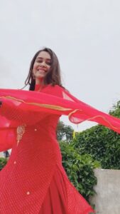 Aasiya Kazi Instagram - 🥰✨

🎥:- @shutterbug_dd 

#viral #viralvideos #viralreels #viralpost #insta #tenalirama #bandini