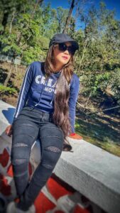 Aasiya Kazi Instagram - क्यों ये अफ़साने इन लम्हों में खो गए 💭

#reels #reelitfeelit #reelkarofeelkaro #bollywood #song #love