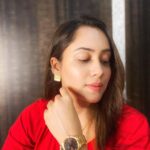 Aasiya Kazi Instagram - Tis the season to be jolly ❤ Adding to the holiday cheer is amazing offers from @danielwellington ! Get up to 50% off when buying 3 or more items, additionally use my code DWAASIYA to get 15% more. Brand Collab @dharmishthadagia #danielwellington #collaboration #ad