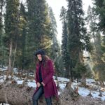 Adaa Khan Instagram - Sukoon mila 🫶🏻 . . #photooftheday #ootd #fashion #style #fashionista #lookbook #stylefile #instagood #instadaily #fyp #fashionlikeadaa #adaakhan #kashmir #travelholic #adaaventure @stylebysugandhasood Coat: @the_honnete @vagishaaneja