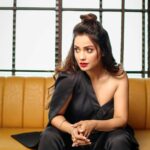 Adaa Khan Instagram - Love is in the H-AIR🖤 . . 📸: @photoeekaysid 💄: @imgalibshaikh 💇🏻‍♀️: @shabnam1014 🧣: @nishankh_sainani 👗: @zeel_ritu_agarwal . . . #ootd #photooftheday #fashion #style #ootdinspo #instagood #instadaily #fashionista #stylefile #lookbook #fitgirls #stylish #fashionbuzz #styling #fashionlikeadaa #adaakhann
