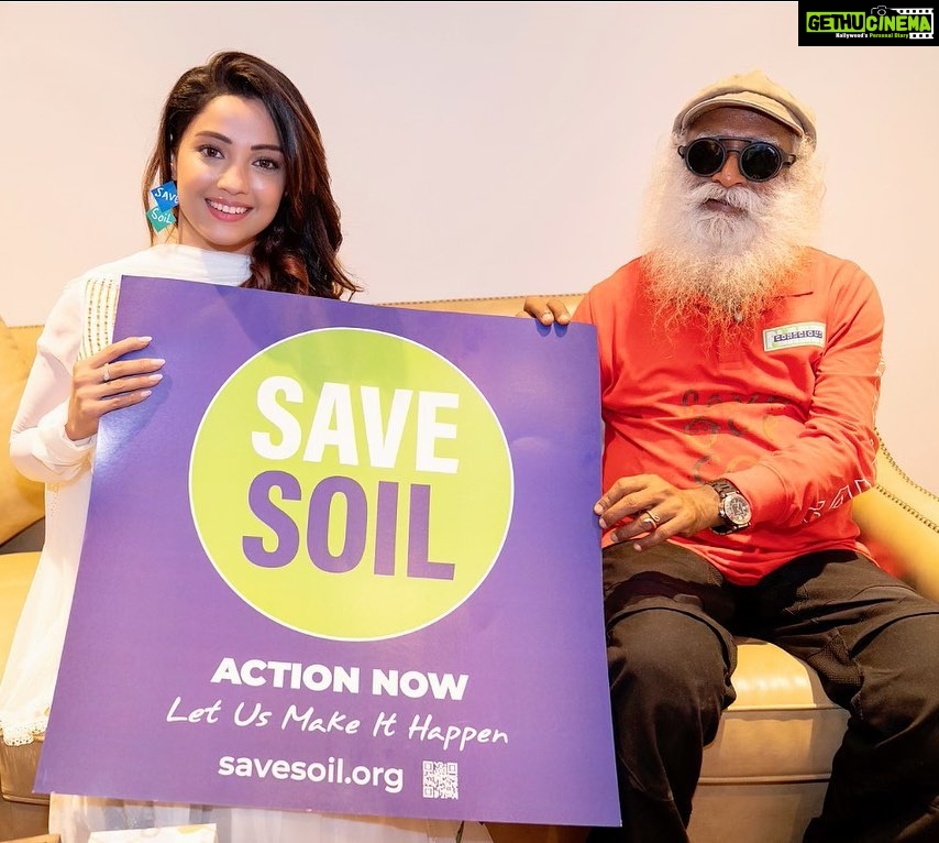 Adaa Khan Instagram - Some personalities have the spark in them to uplift the society and make a difference. Such is Sadhguru! His vibrant energy can transform so many lives... I'm glad to associate with his recent initiative- SAVE SOIL. In the time where increasing pollution is degrading the quality of soil, plastic waste and other remnants adding to the issue. It is high time we step ahead to save our natural resources. One for the planet! One for the society!! One for all of us!!! Let's make this world a happy place to be... @sadhguru @consciousplanet . #letsmakeithappen #photooftheday #sadhguru #savesoil #saveplanet #motherearth #nature #naturelove #photooftheday #instagood #instadaily #fyp #goodvibes #positivevibes #adaakhann