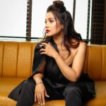 Adaa Khan Instagram - Love is in the H-AIR🖤 . . 📸: @photoeekaysid 💄: @imgalibshaikh 💇🏻‍♀️: @shabnam1014 🧣: @nishankh_sainani 👗: @zeel_ritu_agarwal . . . #ootd #photooftheday #fashion #style #ootdinspo #instagood #instadaily #fashionista #stylefile #lookbook #fitgirls #stylish #fashionbuzz #styling #fashionlikeadaa #adaakhann