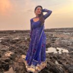 Adaa Khan Instagram - Desi ROCKS!! 🪨 💙 . . #photooftheday #ootd #indianwear #fashion #style #fashionista #lookbook #stylefile #instagood #instadaily #fyp #fashionlikeadaa #monsoon #monsoon #monsoonvibes #adaakhann