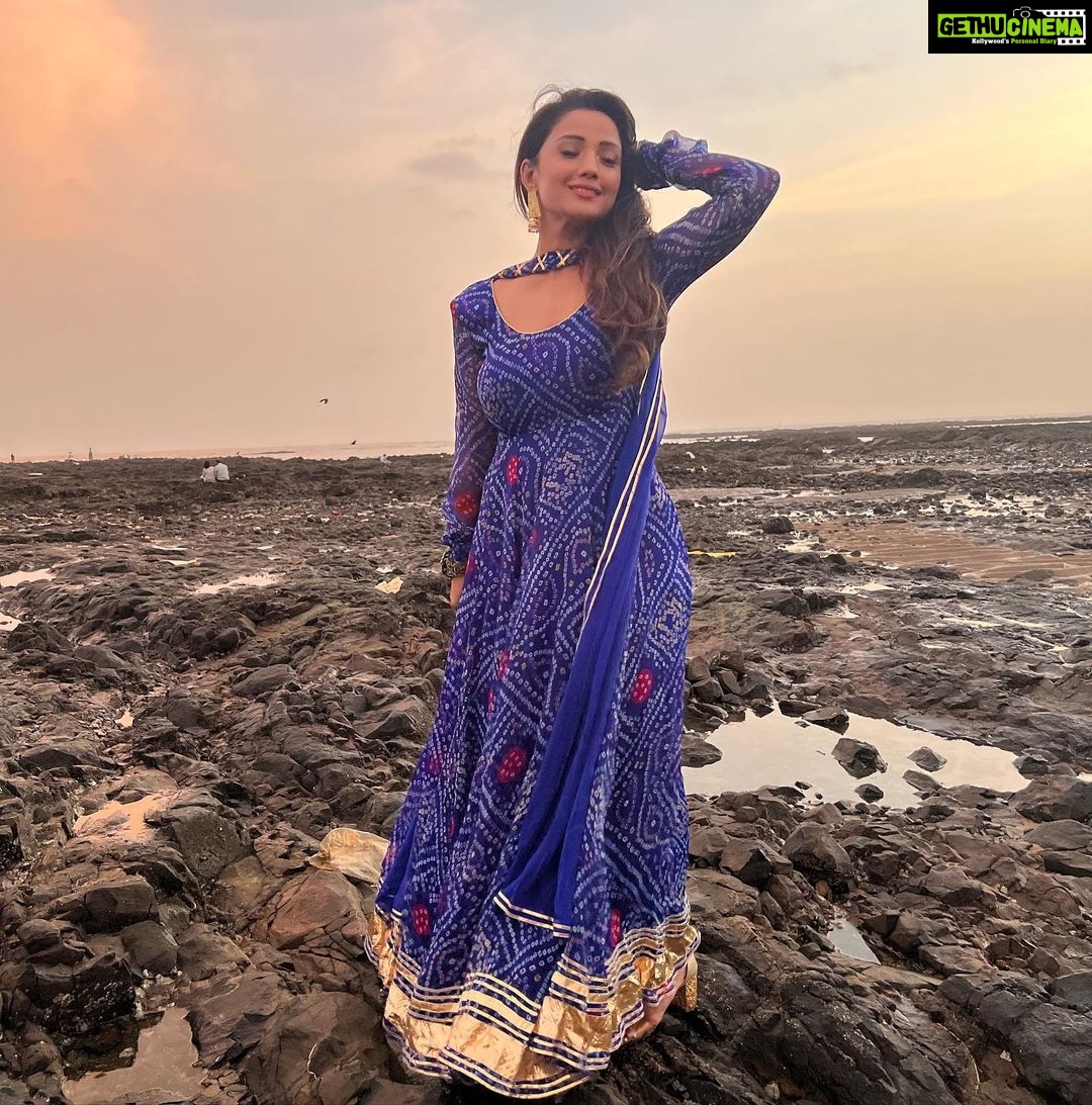 Adaa Khan Instagram - Desi ROCKS!! 🪨 💙 . . #photooftheday #ootd #indianwear #fashion #style #fashionista #lookbook #stylefile #instagood #instadaily #fyp #fashionlikeadaa #monsoon #monsoon #monsoonvibes #adaakhann