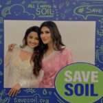 Adaa Khan Instagram - Some personalities have the spark in them to uplift the society and make a difference. Such is Sadhguru! His vibrant energy can transform so many lives... I'm glad to associate with his recent initiative- SAVE SOIL. In the time where increasing pollution is degrading the quality of soil, plastic waste and other remnants adding to the issue. It is high time we step ahead to save our natural resources. One for the planet! One for the society!! One for all of us!!! Let's make this world a happy place to be... @sadhguru @consciousplanet . #letsmakeithappen #photooftheday #sadhguru #savesoil #saveplanet #motherearth #nature #naturelove #photooftheday #instagood #instadaily #fyp #goodvibes #positivevibes #adaakhann