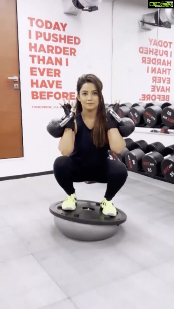 Adaa Khan Instagram - Invest in yourself. Don’t miss out on a chance to Improve your recovery with @Hyperice This is my new wellness tech - Vyper by Hyperice #Hyperice #HypericeIndia #feelkaroreelkaro #feelitreelit #adaakhan #reels #fitness #fattofit #fitnessaddict 📍- @ufcgymbandra