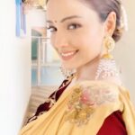 Adaa Khan Instagram - Entering the week with some Nazakat! 😉✨ . . 🧣: @nidhikurda 📍: @amanziskydeck 💄: @upasana.chh__ . . #feelkaroreelkaro #feelitreelit #reeling #reelsinsta #reelitfeelit #transition #weekend #beginnings #jhallawallah #fashion #glam #stylish #lookbook #adaakhan