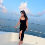 Adaa Khan Instagram - SEA LA VIE 🌊💙 . #sunset #shine #maldives #mykindofplace #vacation #sunsetvibes #goodvibes #star #beach #style #stylish #vacation #vacacy #instagood #instadaily #adaakhan Kandima Maldives