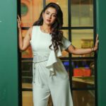 Adaa Khan Instagram - 🕊🕊🕊 . . . . 🎥: @photoeekaysid 📍: @marketcitykurla 💄: @makeupbysheryl.b 💇🏻‍♀️: @surbhi_mahabale 🧣: @nidhikurda . . #photooftheday #newpost #instagood #instadaily #fyp #shadesofwhite #peace #fashion #fashionista #style #stylefile #lookbook #stylish #stylemantra #fashionfeed #ootd #ootdinspo #styleforwomen #fashionlikeadaa #adaakhan