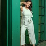 Adaa Khan Instagram - 🕊🕊🕊 . . . . 🎥: @photoeekaysid 📍: @marketcitykurla 💄: @makeupbysheryl.b 💇🏻‍♀️: @surbhi_mahabale 🧣: @nidhikurda . . #photooftheday #newpost #instagood #instadaily #fyp #shadesofwhite #peace #fashion #fashionista #style #stylefile #lookbook #stylish #stylemantra #fashionfeed #ootd #ootdinspo #styleforwomen #fashionlikeadaa #adaakhan