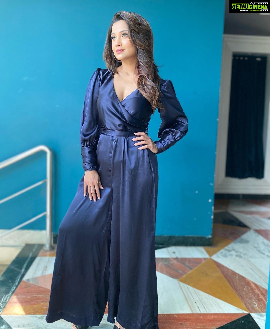 Adaa Khan Instagram - Feeling BLUE-TIFUL ππ§Ώ . . π§£- @stylebysugandhasood π- @mazikien.official . . . #photooftheday #blues #instagood #instadaily #instagood #fyp #fashion #style #fashionfever #stylefile #lookbook #stylebuzz #stylish #summer #fashionista #instafashion #ootd #ootdinspo #fashionlikeadaa #adaakhan