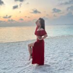 Adaa Khan Instagram - “Golden hour is my happy hour”🌞 . . 🧣- @nidhikurda 👗- @poshaffair.co @vblitzcommunications #sunset #shine #maldives #vacation #sunsetvibes #goodvibes #star #beach #style #stylish #vacation #vacacy #instagood #instadaily #adaakhan Kandima Maldives